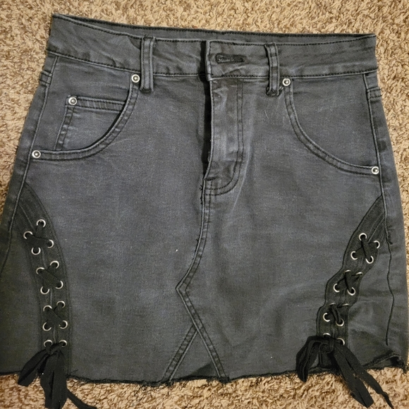 🟣Black Jean skirt - Picture 2 of 4